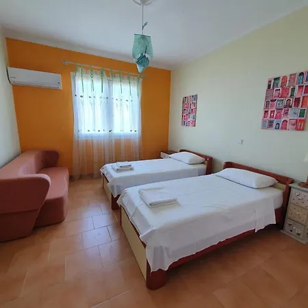 Glyfada Beachfront 52 Ferienhaus